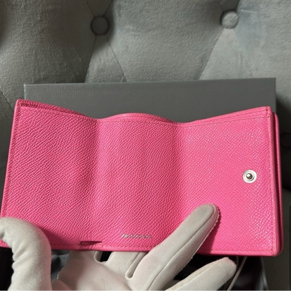BALENCIAGA GIFT AWAY Full Inclusion Hot Pink Tri-Fold Leather Snap Wallet - Picture 7 of 11